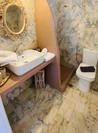 Bathroom 5, Aelia Houses, Attica