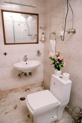 Bathroom 3, Fortune Home Service Apartment D-198, Delhi