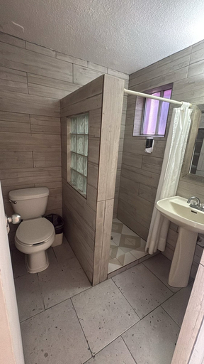 Bathroom 4, Hotel Flamingo Juarez, Juárez
