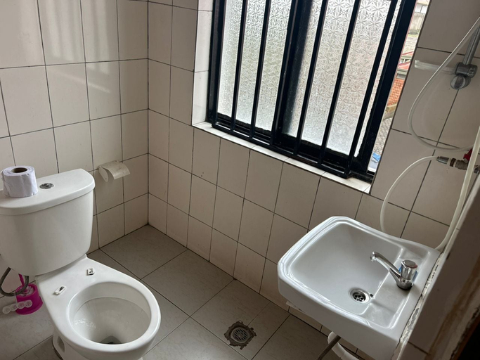 Bathroom, Zola Apartments, Rubavu