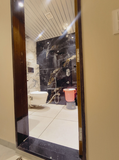 Bathroom 5, Rukkmannie Holiday Inn, Ujjain