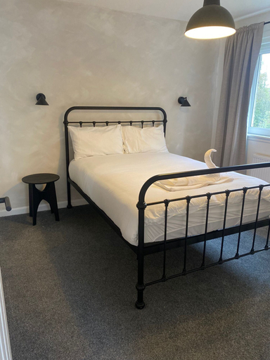 Room 3, Modern 3 bed Home by Glasgow Airport, Renfrewshire