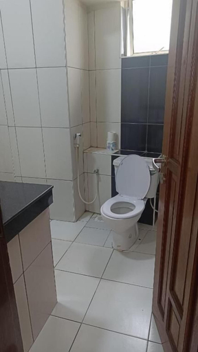 Bathroom 3, Suhufi Palace Hotel, Mvita