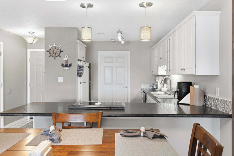 Private kitchen 5, Twin Lakes Getaway, Taney