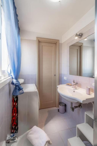 Bathroom 4, Cozy Penthouse with Terrace, Roma