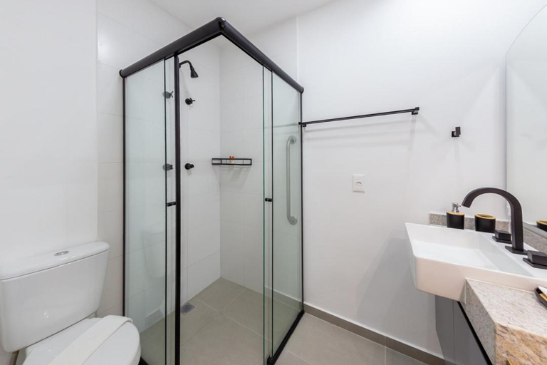 Bathroom 4, BHomy Aimbere, São Paulo