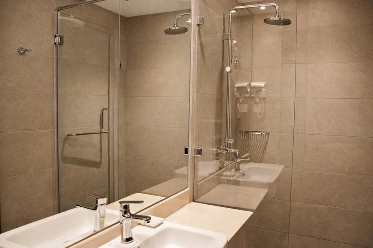 Bathroom 5, DoubleTree by Hilton Nairobi Hurlingham, Kibra