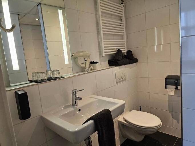 Bathroom 3, Solskin, Vlissingen