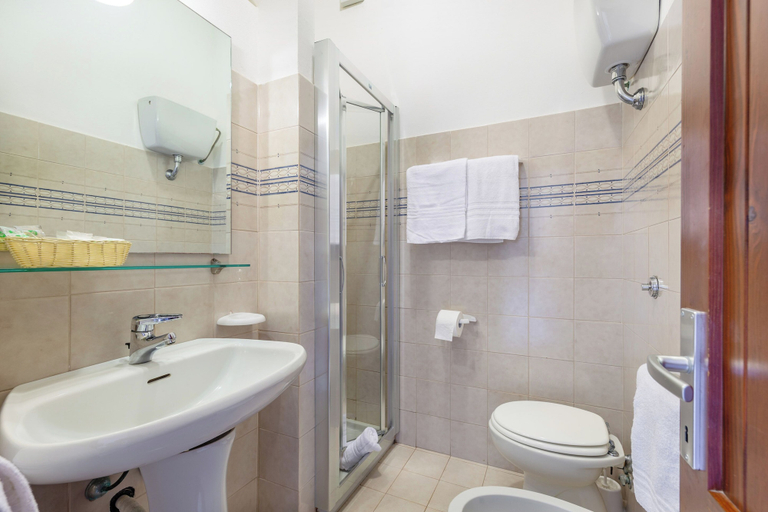 Bathroom 5, Club Hotel Residence Baiaverde, Sassari
