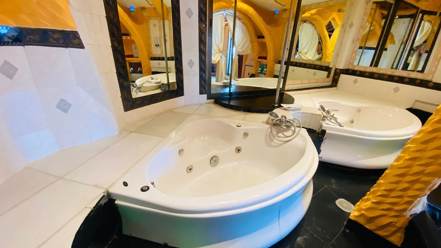 Bathroom 4, Penthouse Pattaya, Pattaya