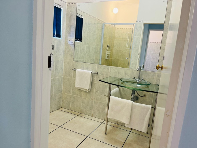 Bathroom 3, Emafini Country Lodge, Mbabane West