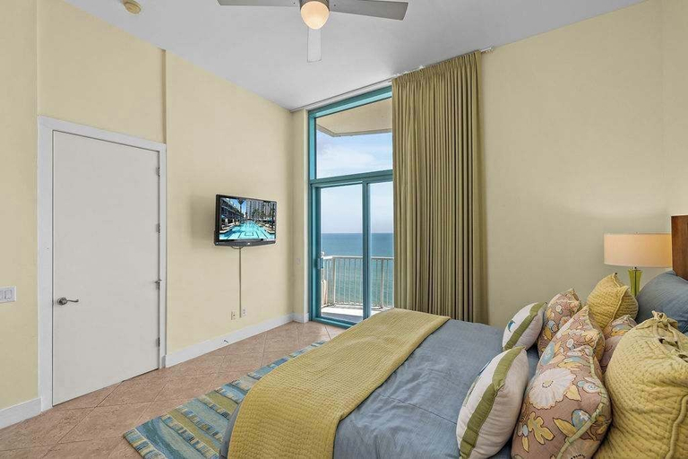 Room 3, Sapphire Penthouse Jr - Unrivaled Luxury - Views, Cameron