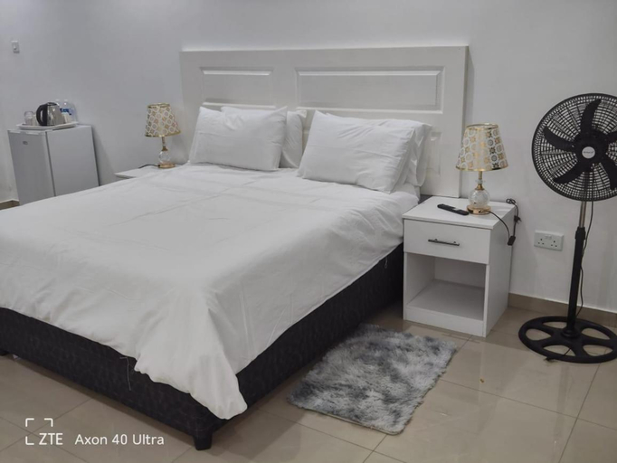 Bedroom 2, Silver Moon Guest House, Harare