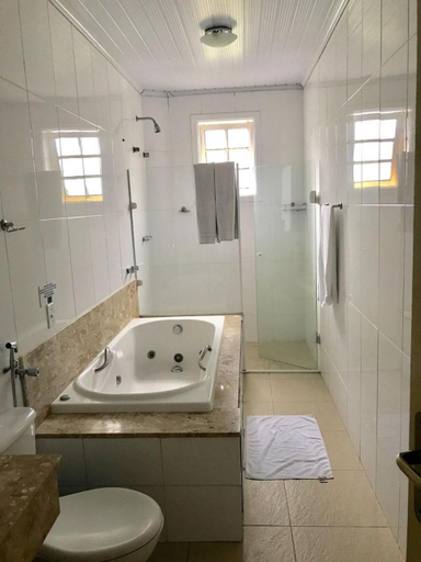 Bathroom 5, Arcozelo Palace Hotel, Paty do Alferes