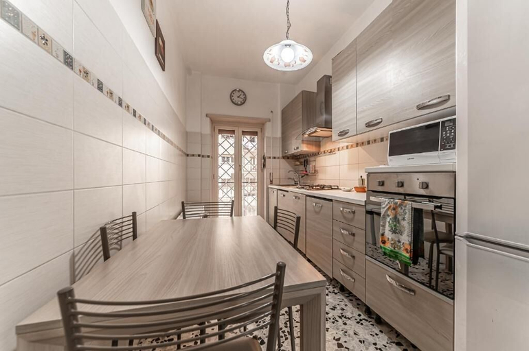 Private kitchen 5, Vacanze Romane - Metro Teano, Rome