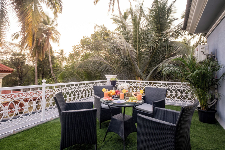 Outdoor dining 4, Staymaster Coral Reef 4BR Villa, North Goa