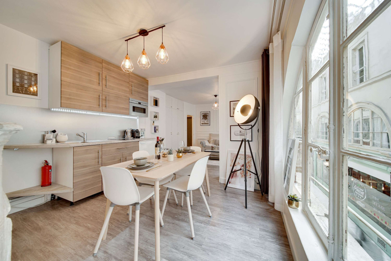 Room 2, Historical Apartment in the Heart of Paris - 1, Paris