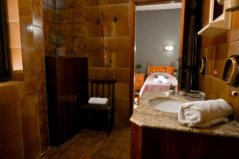 Bathroom 5, Sefranda Guesthouse, St Julian's
