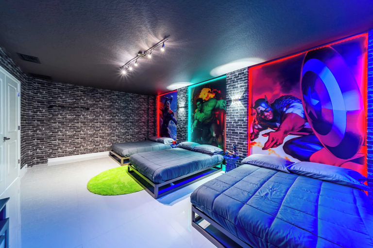 Room 5, Themed 9BR Retreat, Pool & Soccer Fun, Osceola