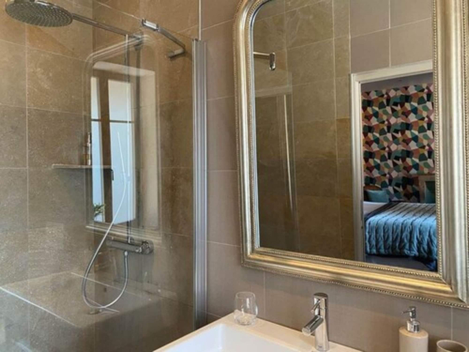 Bathroom 5, Les Chambres de l'Imprimerie, Côte-d'Or