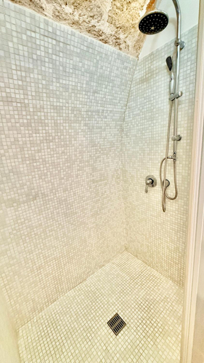 Bathroom 2, Corte della Luce, Lecce