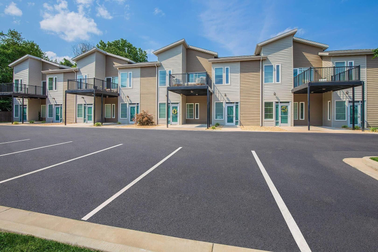 Parking, Landing Spectacular 1bd, Courtyard, Greene