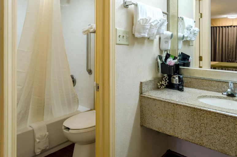 Bathroom 4, Rodeway Inn Vicksburg, Warren