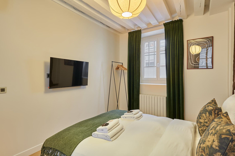 Room 2, Sublim new Triplex on Place des Vosges, Paris