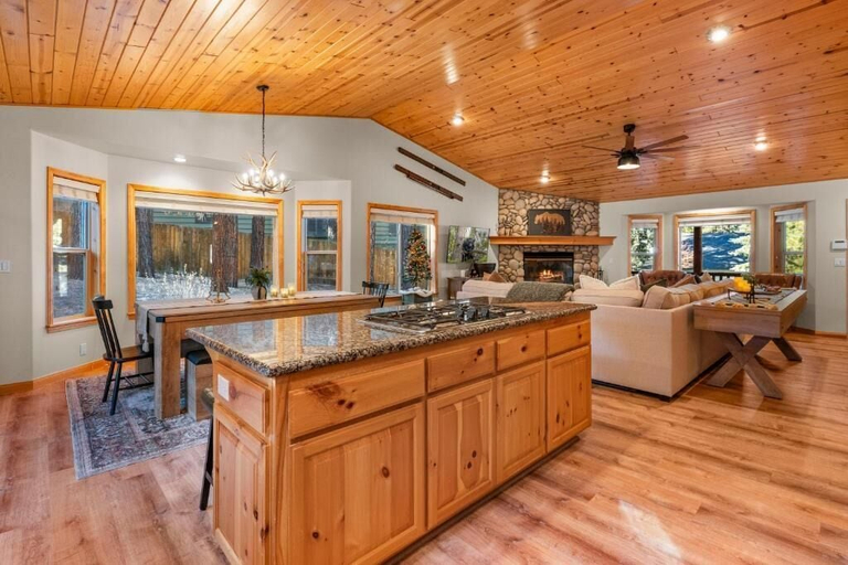 Interior 4, Pine Cottage, San Bernardino