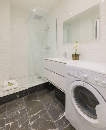 Bathroom 5, 1590 Legendre, Paris