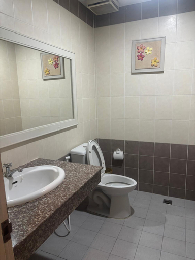 Bathroom 3, Aonang Cozy VIP, Mueang Krabi