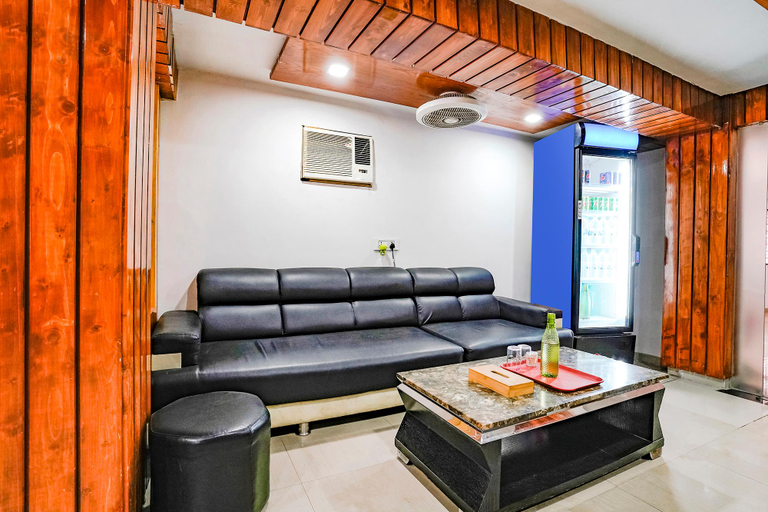 Public Area 2, FabHotel Vrundavan - Parle Point, Umra Gam, Athwa, Surat