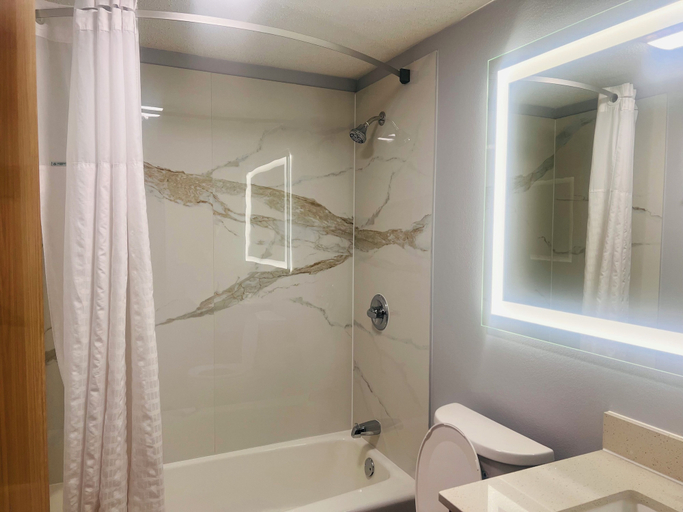 Bathroom 4, Days Inn & Suites by Wyndham Lexington, Fayette