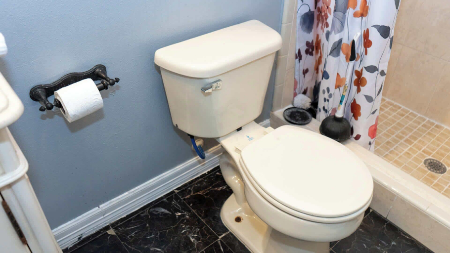 Bathroom 2, First Floor Pool Affordable Near Beach, Cameron