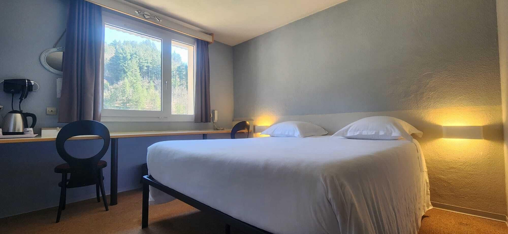 Room 3, Hotel Le Pont Neuf, Lozère