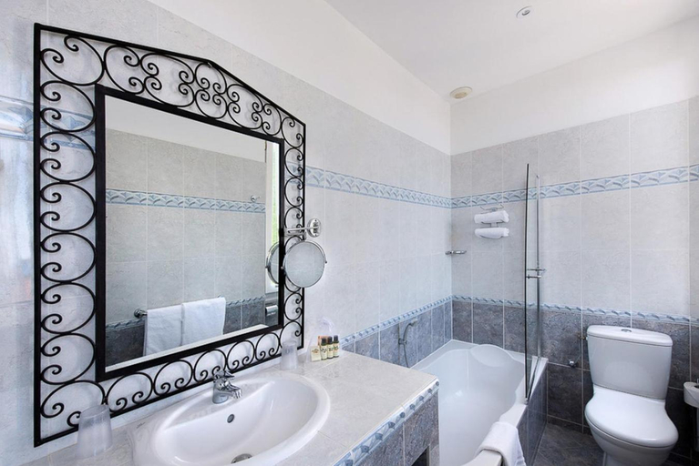 Bathroom 4, Hotel Chateau De La Tour, Alpes-Maritimes