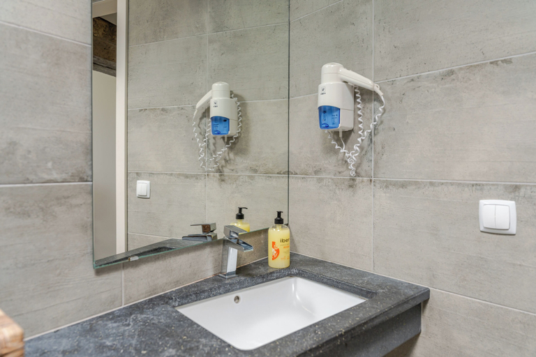 Bathroom 4, Casas do Forneiro, Nordeste