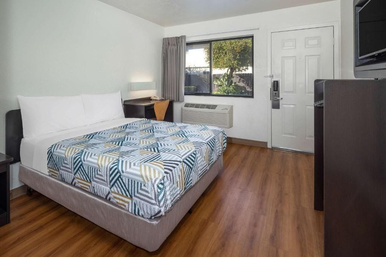 Room 2, Vagabond Inn - Santa Barbara, Santa Barbara