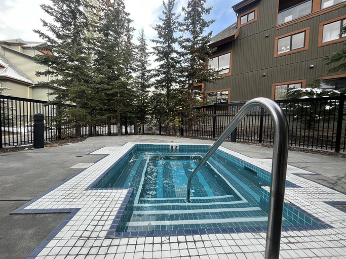 Sport & Beauty 2, Outdoor Pool, 3 Hot tubs, Gym Warm and Welcoming, Division No. 15