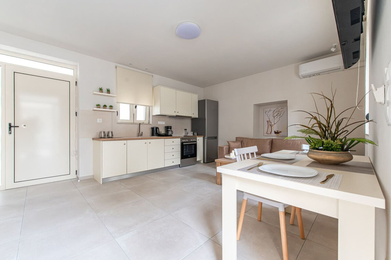 Room 3, Chrisa s Detached Property Near Center Parking, Crete