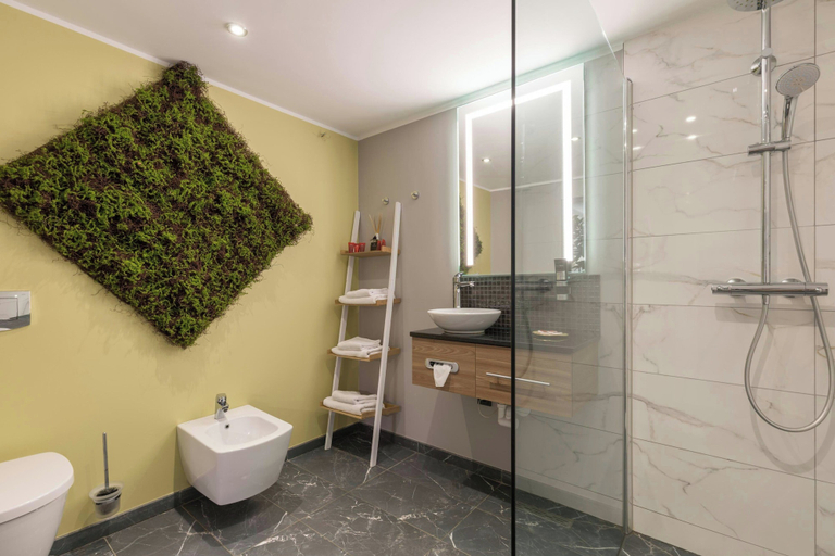 Bathroom 4, Leonardo Hotel Antwerpen, Antwerpen