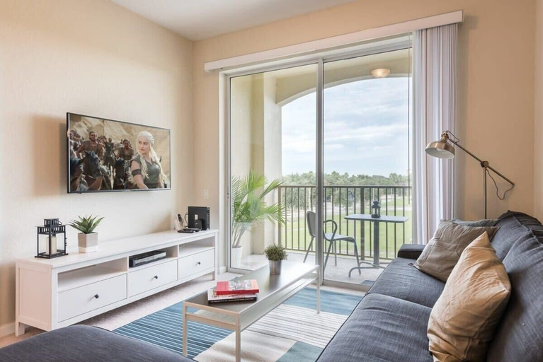 Interior 4, Beautiful Modern Condo in Prime Location, Orange