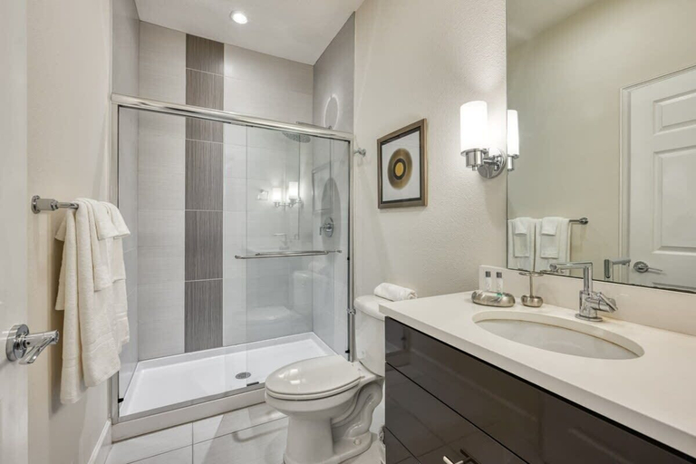Bathroom 2, Distinctive Home, Private Pool, Lake