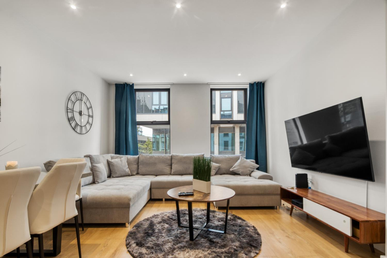 Others 5, City apartment, London