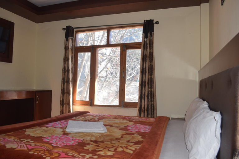 Bedroom 1, Hotel Tridev Manali, Kullu