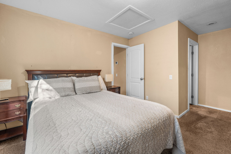 Room 3, Appleview, San Bernardino