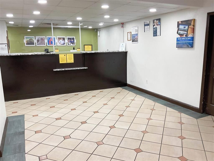 Lobby, Studio 6 Extended Stay - Columbus, GA -Downtown, Muscogee