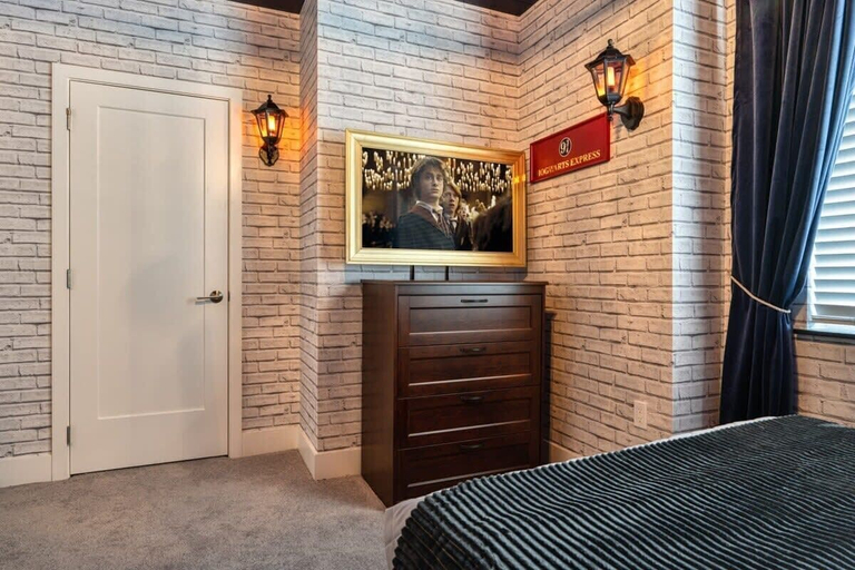 Interior 2, Modern Luxury Retreat - Mickey & Harry Potter Beds, Lake