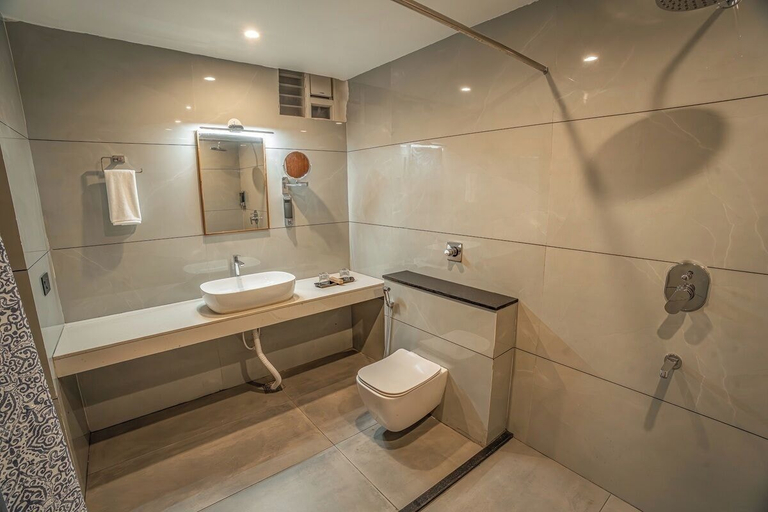 Bathroom 2, Aura Inn & Suites, Mysore