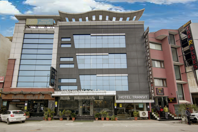 Exterior & Views